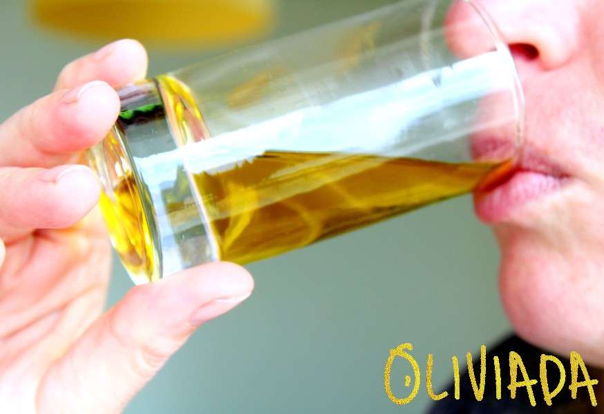 olive oil tasting and drinking