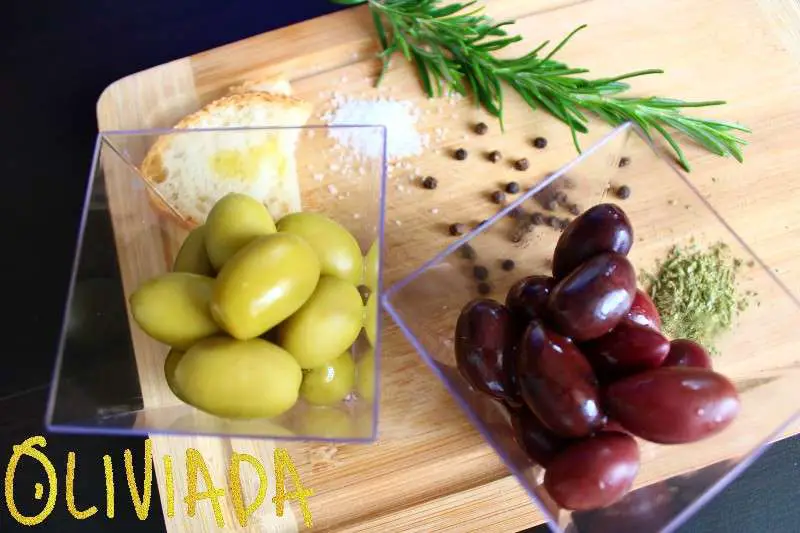 Green olives vs kalamata olives by Oliviada