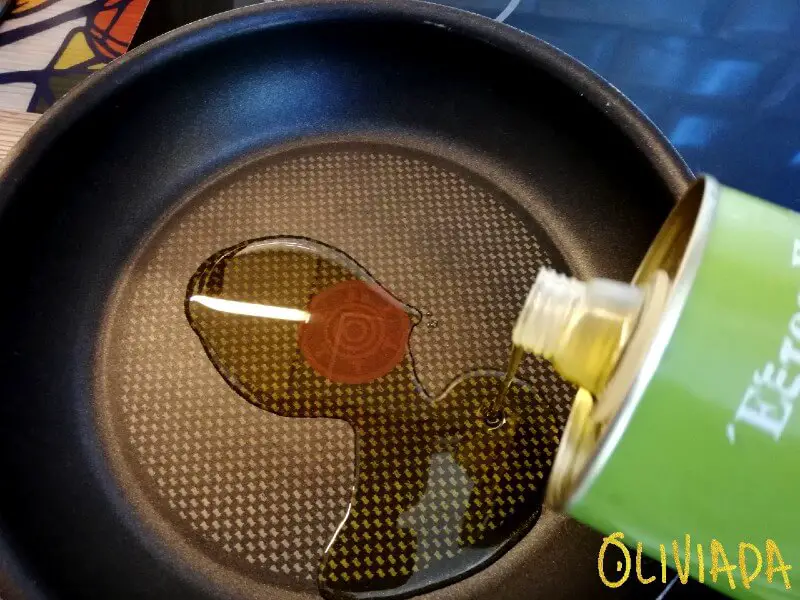 Food fried in olive oil has a lower fat content