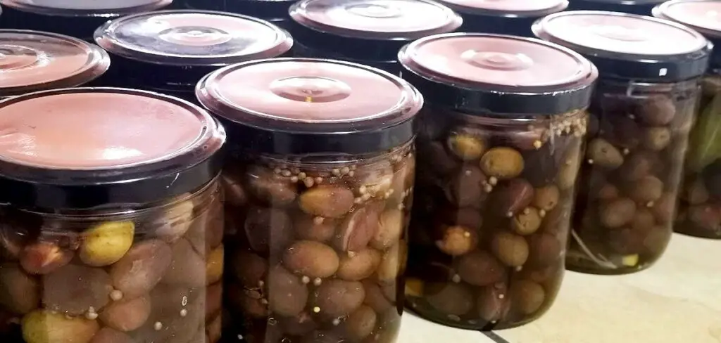 how to store olives to avoid spots and mold